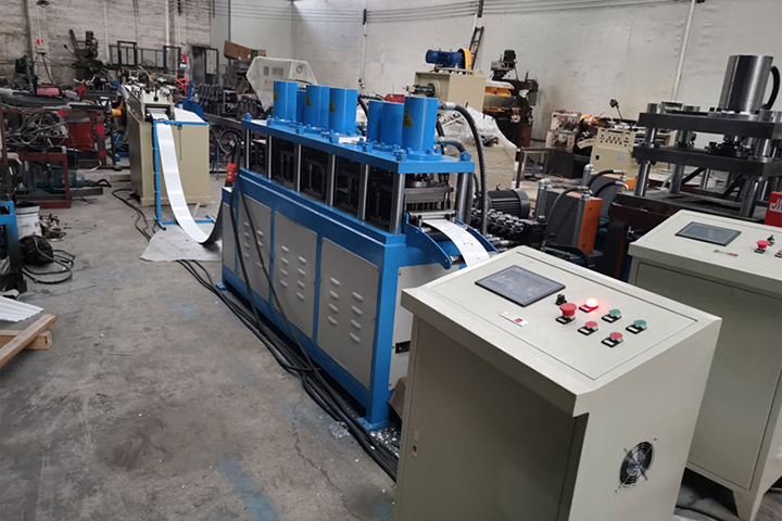 線(xiàn)条灯底壳冷弯生产(chǎn)線(xiàn)配套放料整平一體(tǐ)机