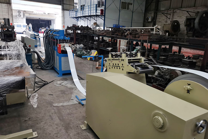 線(xiàn)条灯底壳成品